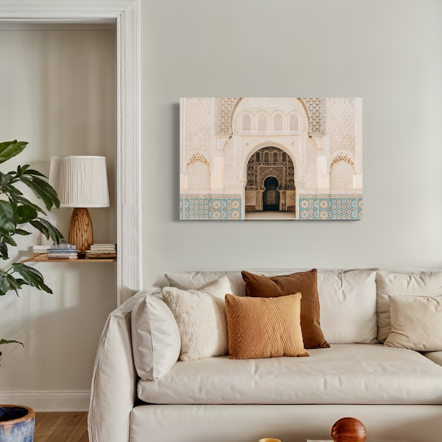 Porte Mauresque Élégante – Détails Sculptés & Zelliges Turquoise