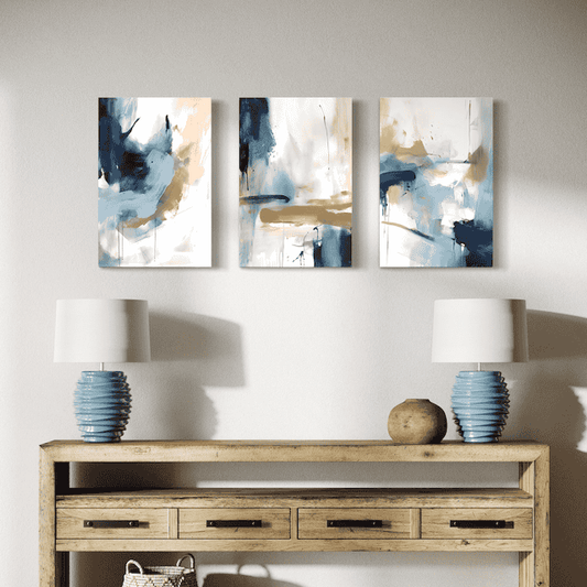 Triptyque Abstrait Bleu Brume – Touches modernes pour une ambiance apaisante
